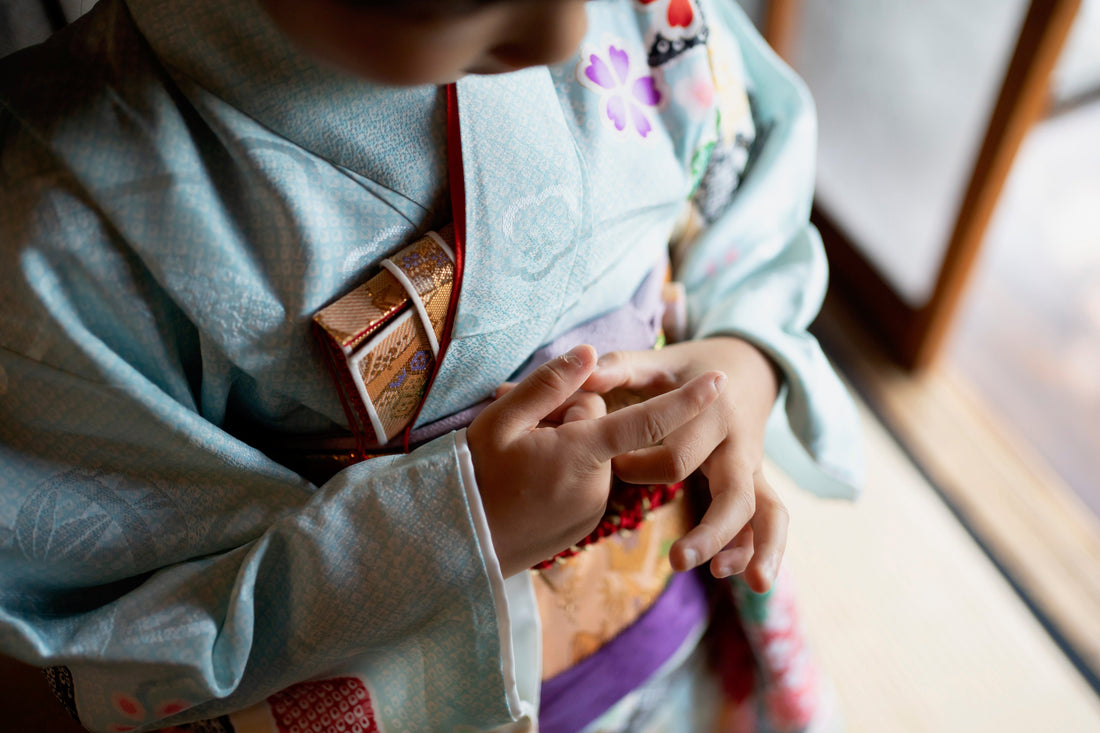 七五三を迎える母親の和装ヘアスタイル Orinuva髪飾り